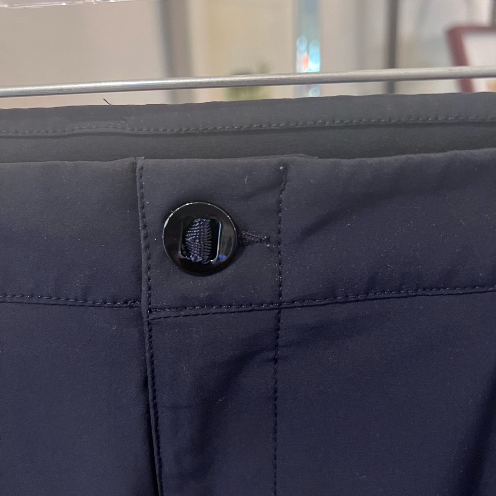 NWOT Under Armour Black Golf Pants with Zip Phone Pocket. SZ 36 - Picture 4 of 5